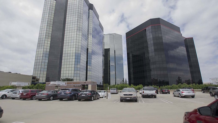 Warner-Center-Tower-1-Parking-Lot-06