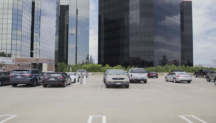 Warner-Center-Tower-1-Parking-Lot-05