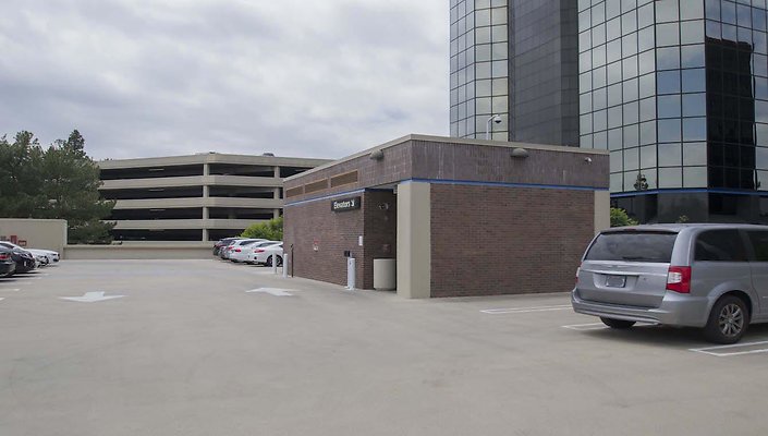 Warner-Center-Tower-1-Parking-Lot-09