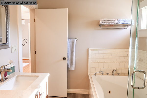 35bathroom2-alt-reverse