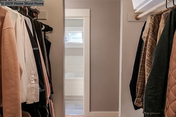 37walk-out-closet