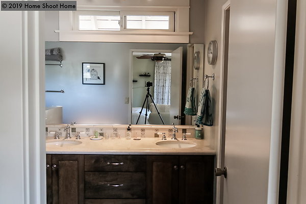 44master-bathroom