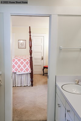 25bathroom