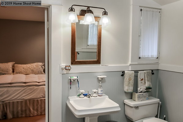 23bathroom1-reverse 23bathroom1-reverse